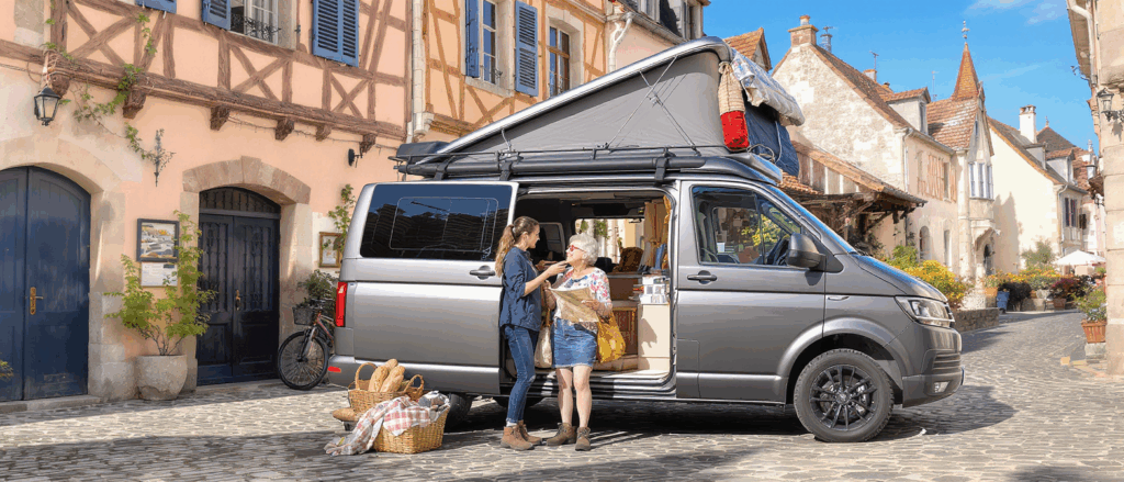 découvrez le road trip extraordinaire de fiona lauriol et sa grand-mère, parcourant 15 000 km en camping-car, avec une halte accueillante à auxerre.